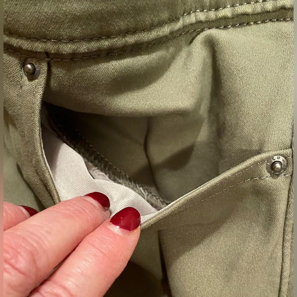 Levi Strauss, Signature Gold, Totally Shaping Pull-on Skinny Jean, Olive - Picture 8 of 11